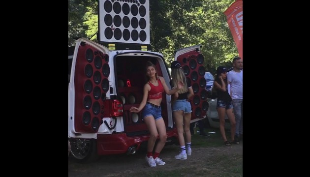 Araba fuarında twerk dansına soruşturma